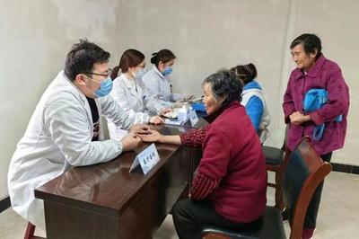 组团送“医”下乡，精准健康服务暖民心