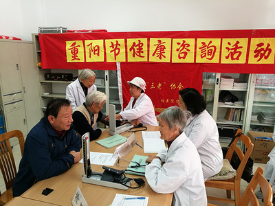 北航校医院退休职工党支部重阳送健康，温暖情意暖夕阳